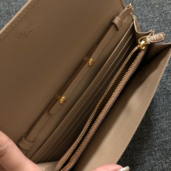 ❌SOLD❌ Prada Saffiano WOC - Picture 6 of 11